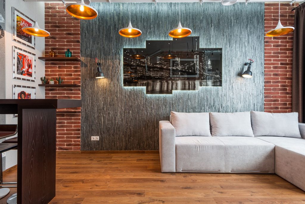 Bakstenen muur in industrieel interieur